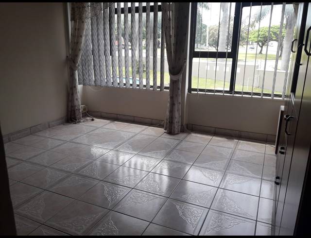 2 BEDROOM FLAT RENTED IN ESSENWOOD